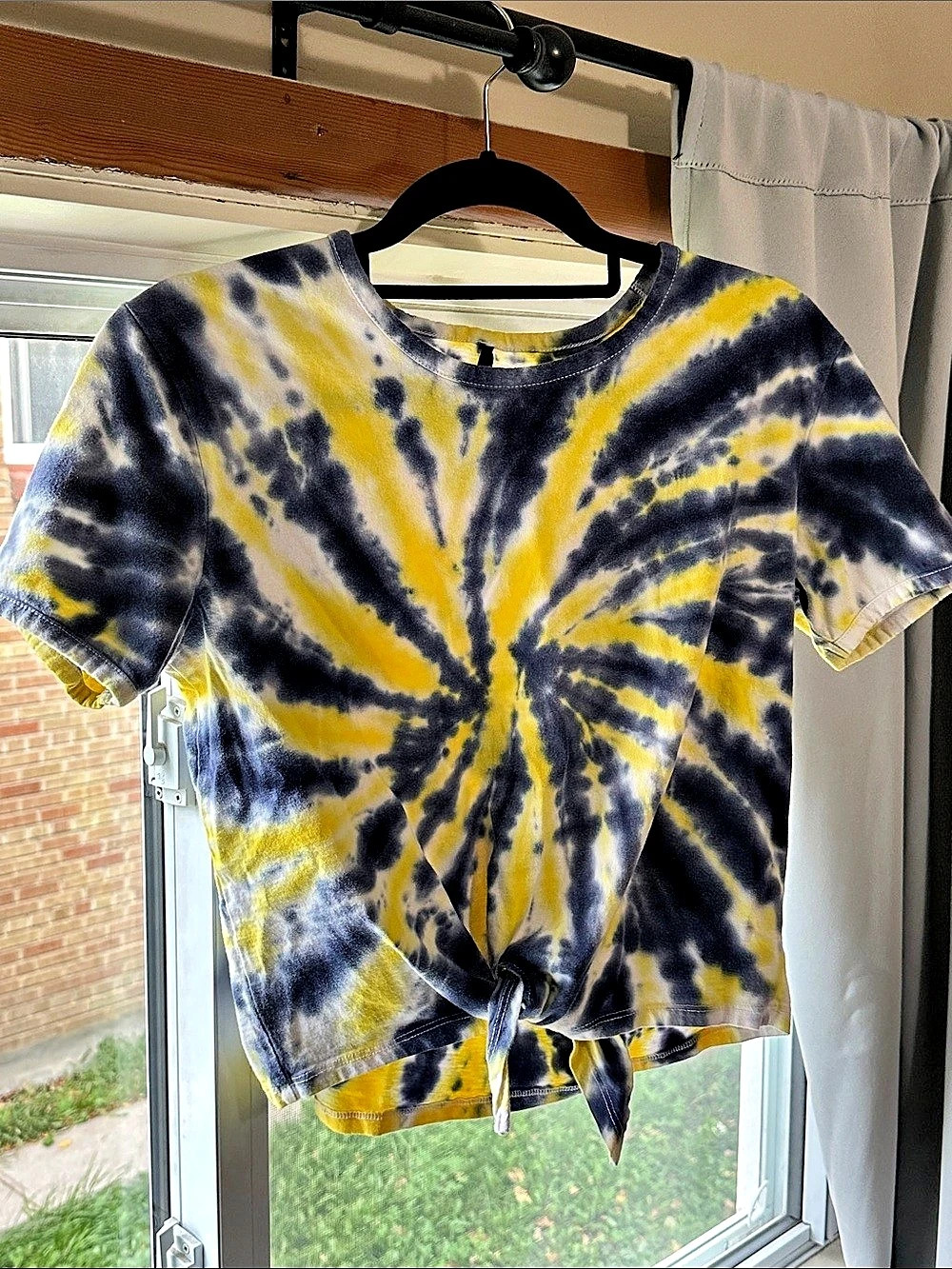 Tie-Dye Short Sleeve Tee in Yellow/Navy Blue Size Medium - Empyre